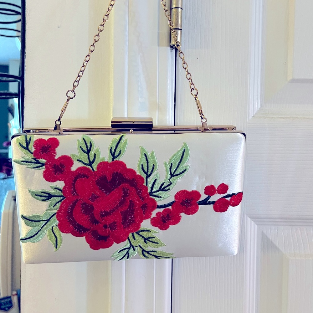 tylish Flower Clutch - White